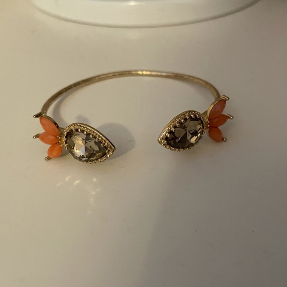 Gold embellished peach detail bracelet - Picture 6 of 8